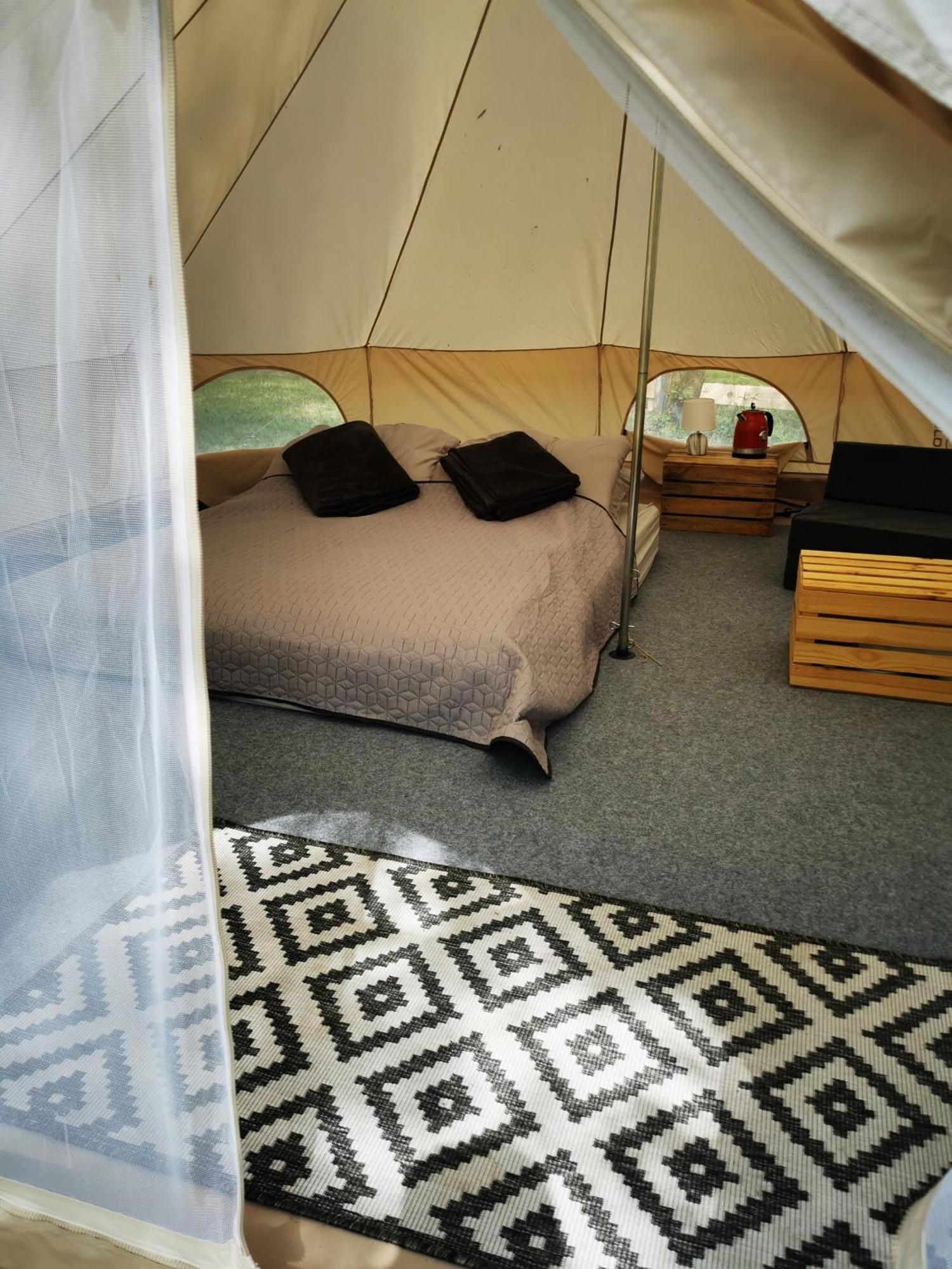 Glamping Kaliska Hotel Łochów Bagian luar foto